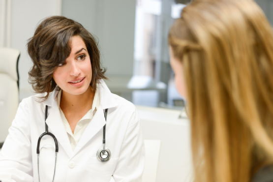 Doctor explaining diagnosis to her female patient